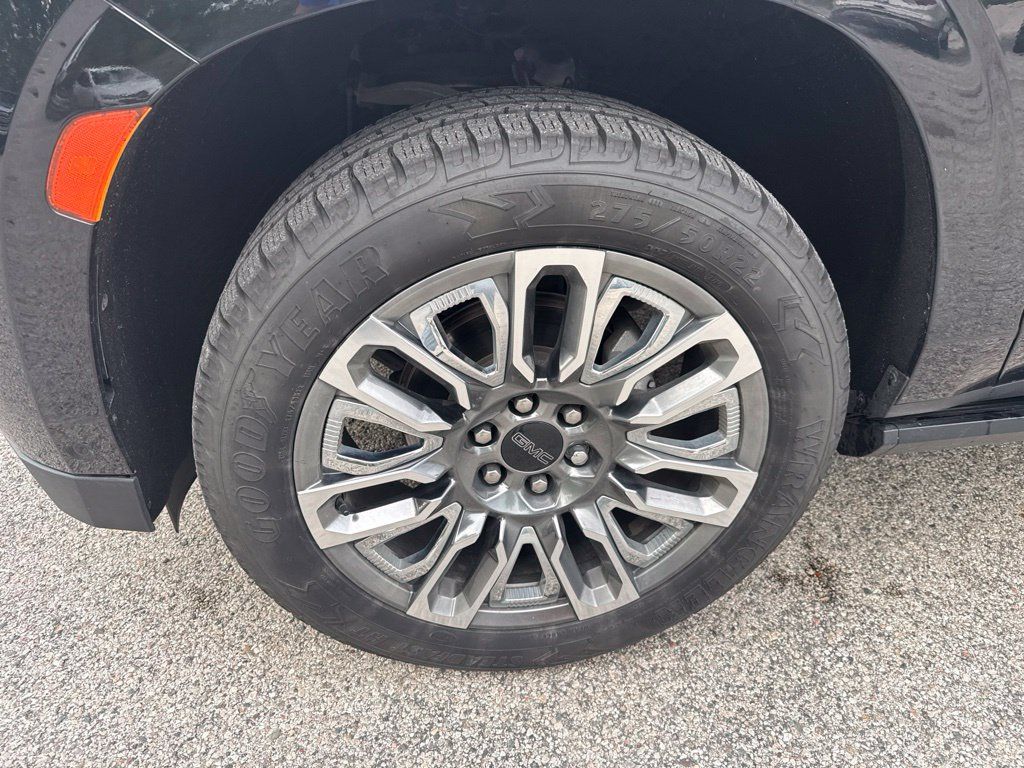 Used 2023 GMC Yukon Denali Ultimate AWD/4WD image 9