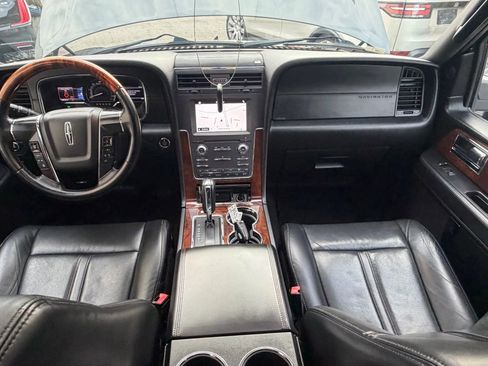 Used 2016 Lincoln Navigator Select image 18