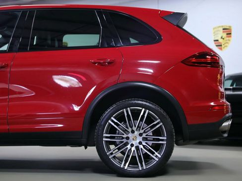 Used 2018 Porsche Cayenne S image 19