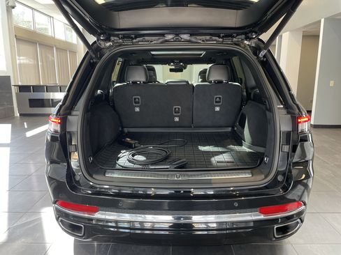 Used 2023 Jeep Grand Cherokee Overland w/ Advanced Protech Group III image 37