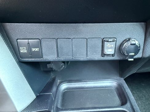 Used 2018 Toyota RAV4 XLE w/ Plus Extra Value Package AWD/4WD image 15