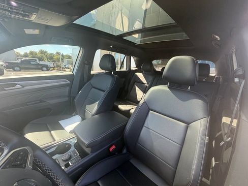 Used 2023 Volkswagen Atlas Cross Sport SE w/ Panoramic Sunroof Package AWD/4WD image 13