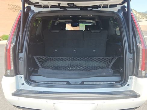 Used 2019 Cadillac Escalade ESV Platinum image 15