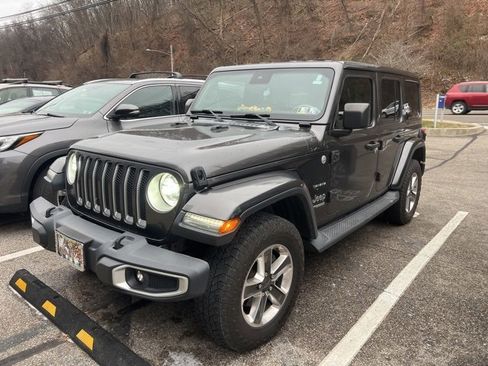 Used 2019 Jeep Wrangler Unlimited Sahara image 3