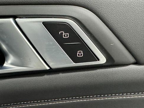 Used 2025 BMW X5 xDrive50e image 22