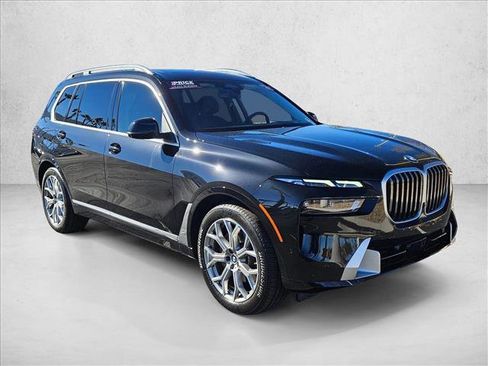 Used 2026 BMW X7 xDrive40i w/ Premium Package image 3