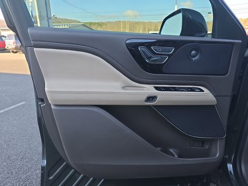 Used 2022 Lincoln Aviator Reserve w/ Elements Package Plus image 19