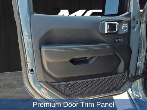 Used 2025 Jeep Gladiator Sport AWD/4WD image 25