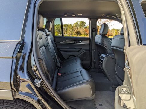 New 2025 Jeep Grand Cherokee Limited w/ Black Appearance Package image 45