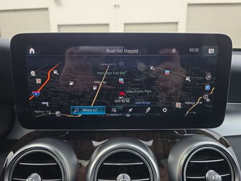 Used 2020 Mercedes-Benz GLC 300 4MATIC w/ AMG Line image 25