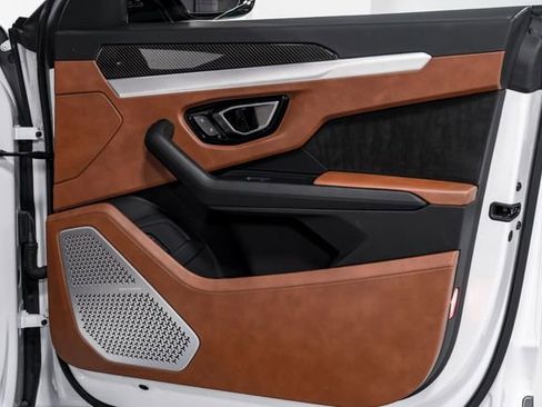 Used 2022 Lamborghini Urus image 43