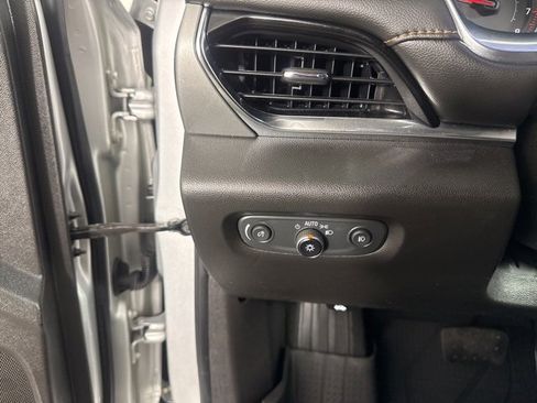 Used 2021 Chevrolet Traverse RS image 27