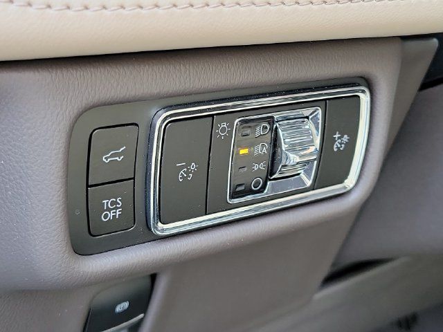 Used 2023 Lincoln Nautilus Reserve AWD/4WD image 11
