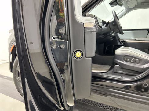 Used 2024 Rivian R1S Adventure AWD/4WD image 32