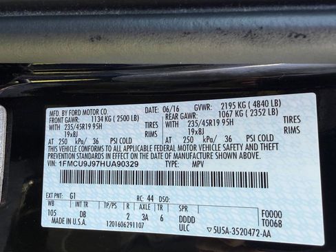 Used 2017 Ford Escape Titanium w/ Equipment Group 301A AWD/4WD image 10