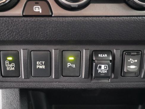 Used 2018 Toyota Tacoma TRD Sport w/ Technology Package AWD/4WD image 20