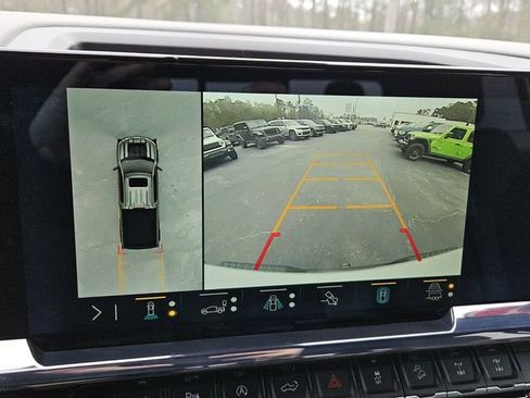 Used 2023 Chevrolet Silverado 1500 ZR2 image 18