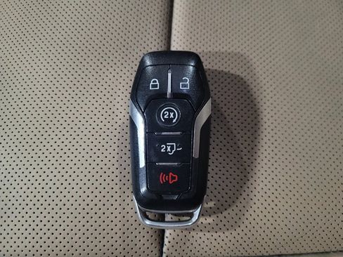 Used 2015 Ford F150 Lariat image 32