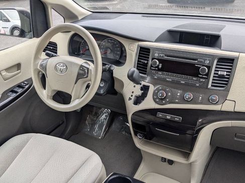 Used 2012 Toyota Sienna LE w/ Towing Pkg image 26
