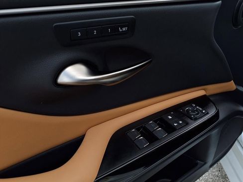 Used 2023 Lexus ES 350 w/ Premium Package image 18