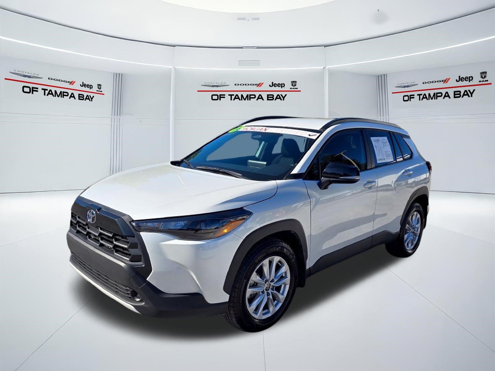 Used 2026 Toyota Corolla Cross LE FWD image 2