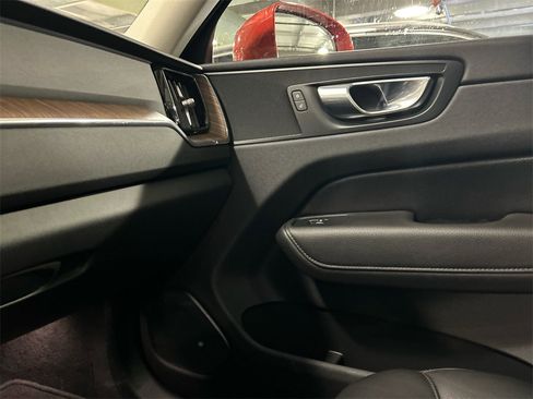 Certified 2022 Volvo XC60 B5 Momentum w/ Climate Package image 22