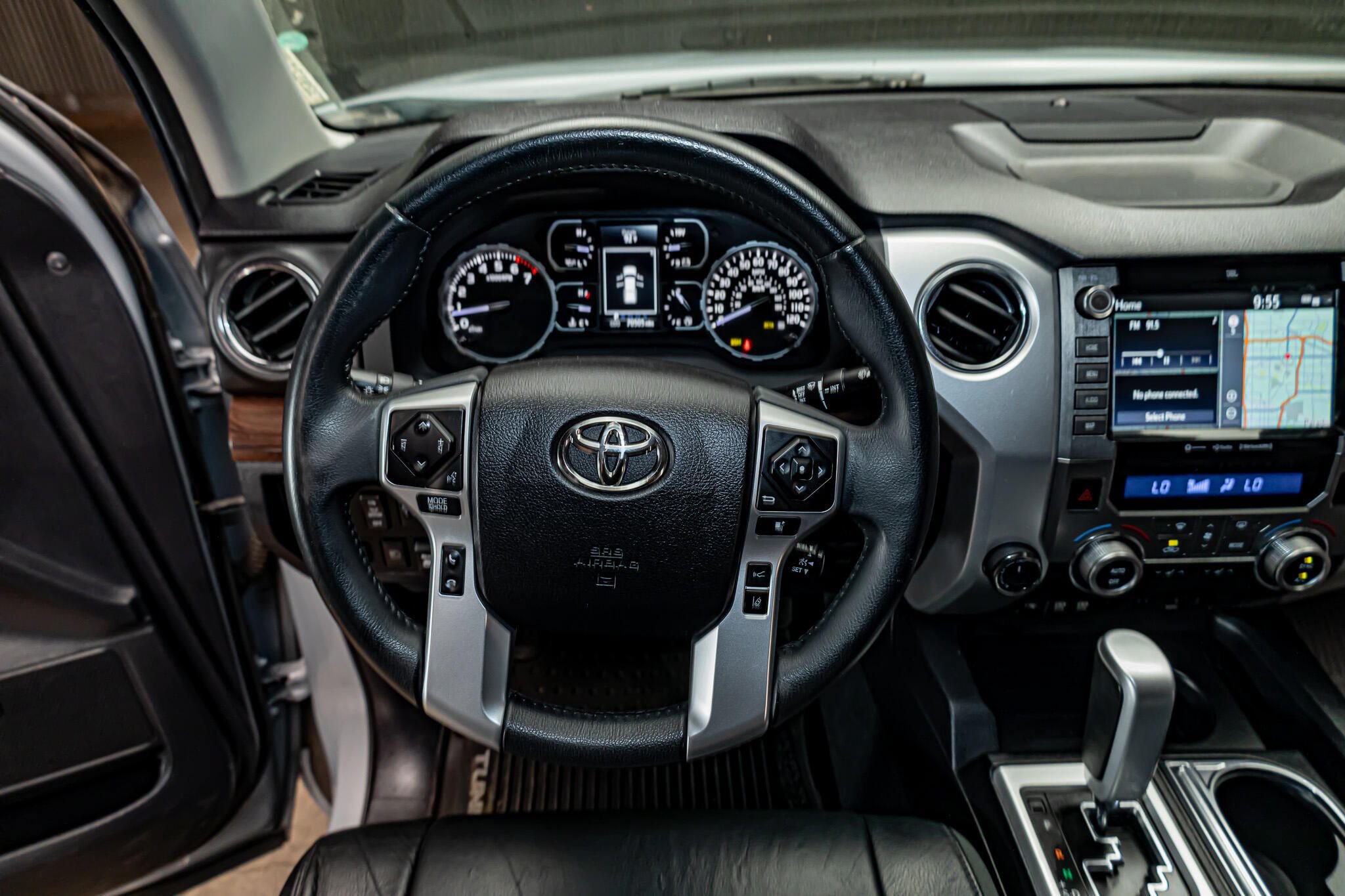 Used 2021 Toyota Tundra Limited w/ Limited Premium Package AWD/4WD image 14