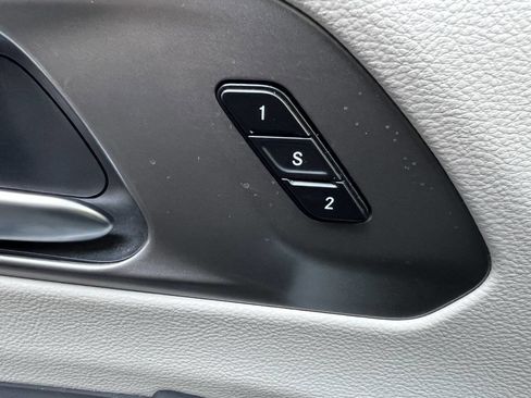 Used 2024 Chrysler Pacifica Touring-L image 31