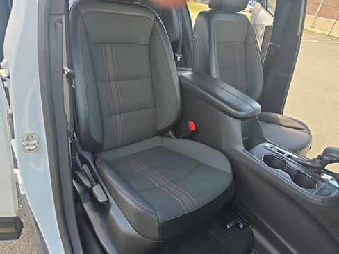 Used 2024 Chevrolet Equinox RS FWD image 10