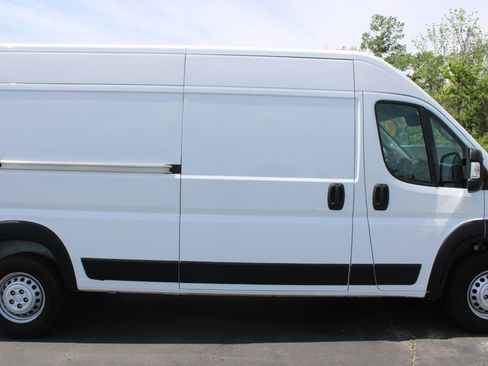 Used 2024 RAM ProMaster 2500 w/ Convenience Group FWD image 11