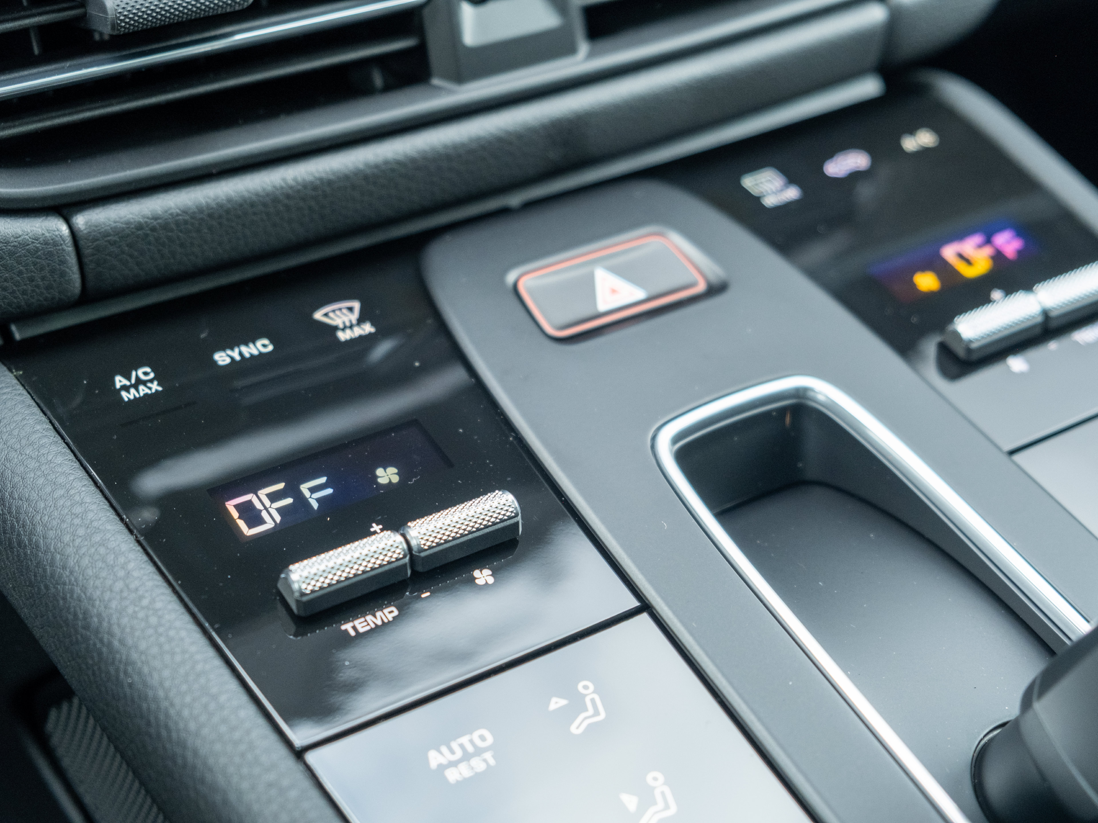 Certified 2026 Porsche Macan AWD/4WD image 31