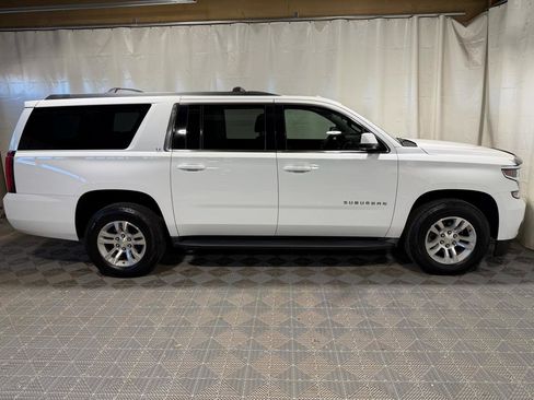 Used 2015 Chevrolet Suburban LT image 9
