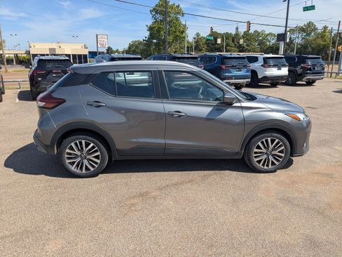 Used 2024 Nissan Kicks SV image 35