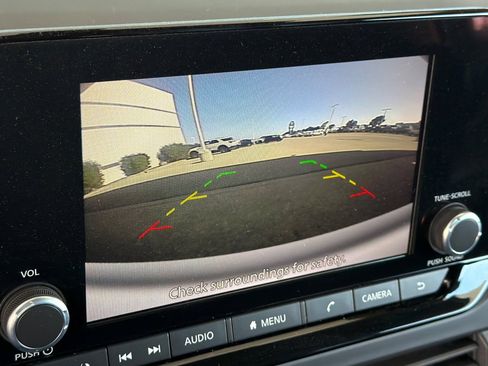 Used 2025 Nissan Pathfinder S FWD image 23