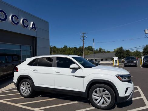 Used 2023 Volkswagen Atlas Cross Sport SE w/ Panoramic Sunroof Package AWD/4WD image 5