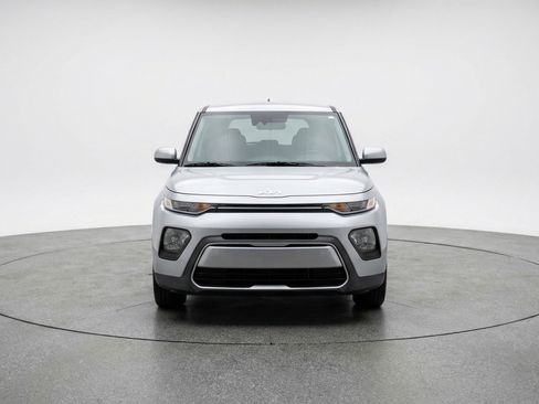 Used 2025 Kia Soul LX w/ LX Technology Package image 2
