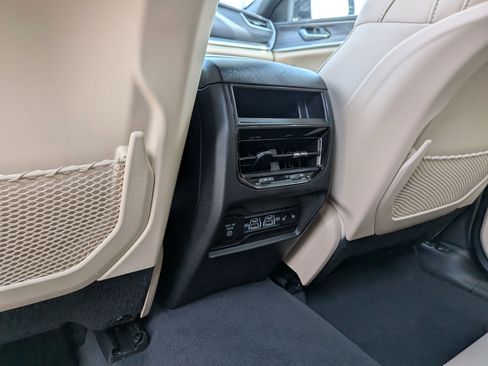 Used 2023 Jeep Grand Cherokee Limited w/ Black Appearance Package AWD/4WD image 20