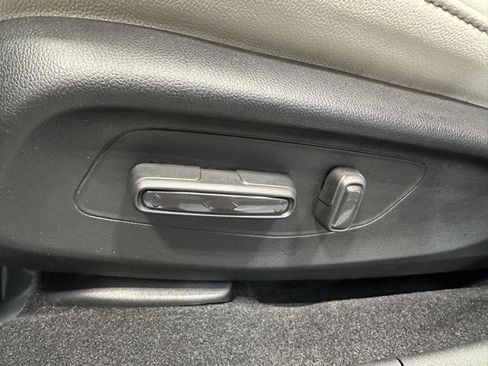 Certified 2025 Honda HR-V EX-L image 17