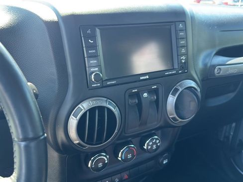 Used 2018 Jeep Wrangler Sport AWD/4WD image 6