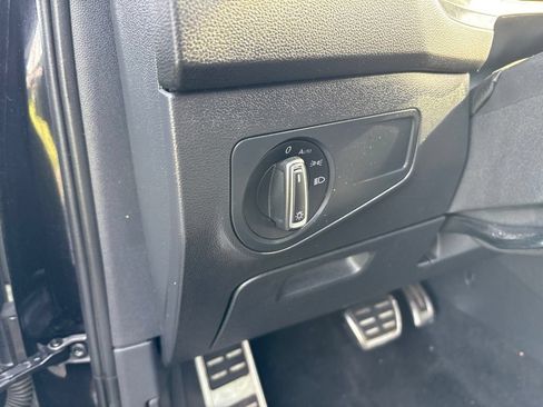 Used 2023 Volkswagen Tiguan SE R-Line AWD/4WD image 18