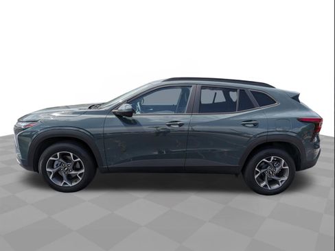 Used 2025 Chevrolet Trax LT w/ Driver Confidence Package FWD image 7