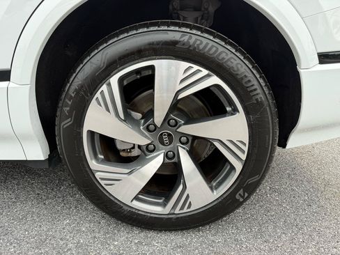 Used 2025 Audi Q6 e-tron Premium w/ 20" Wheel Package AWD/4WD image 9
