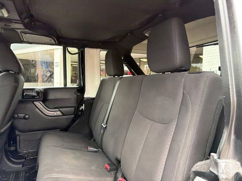 Used 2018 Jeep Wrangler Unlimited Sport AWD/4WD image 29