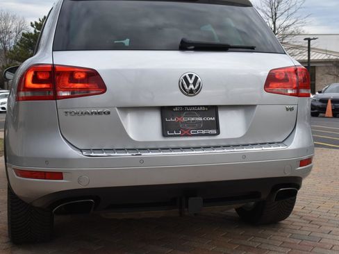 Used 2012 Volkswagen Touareg Sport image 8