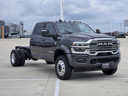 New 2026 RAM 4500 4x4 Crew Cab DRW w/ Laramie Trim Package image 3