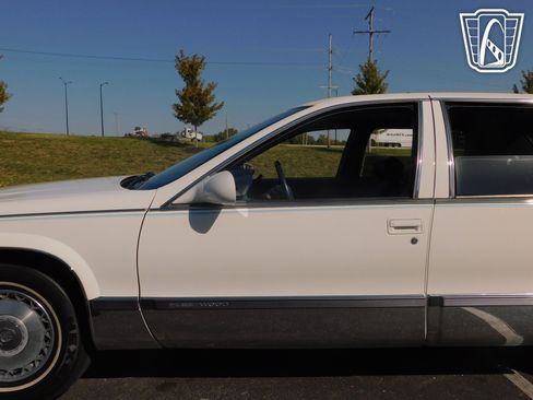 Used 1995 Cadillac Fleetwood Brougham RWD image 27