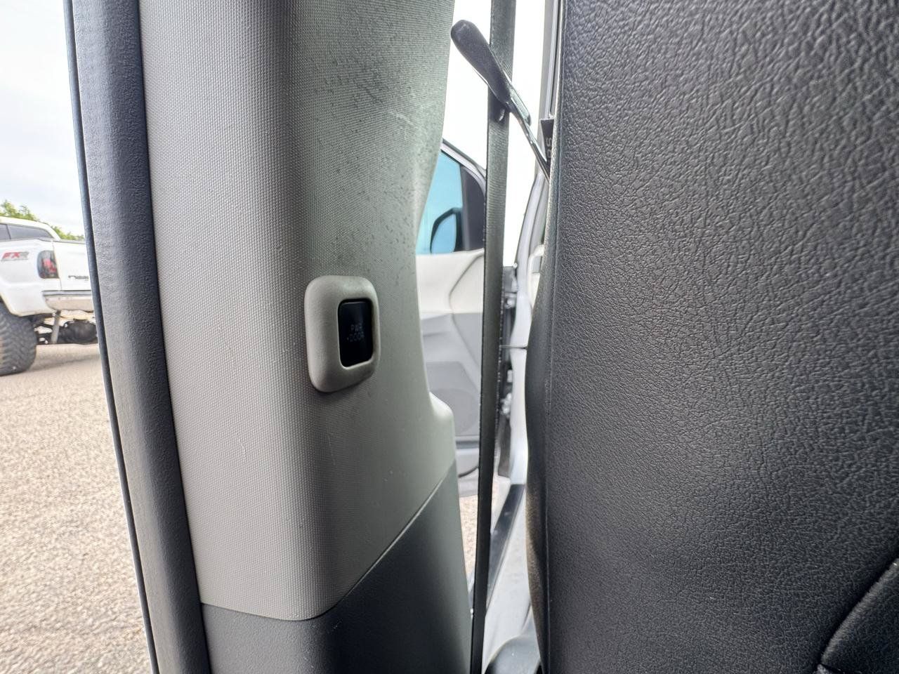 Used 2014 Toyota Sienna SE FWD image 24