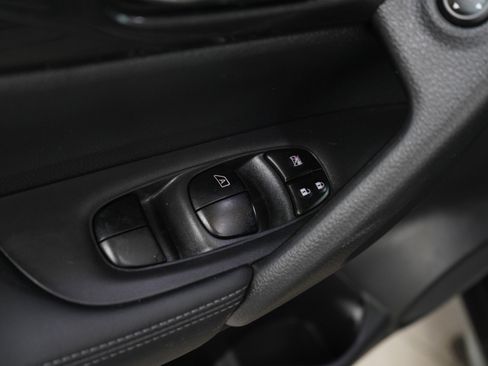 Used 2018 Nissan Rogue S FWD image 19
