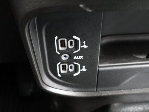 Used 2024 RAM 3500 Tradesman w/ Chrome Appearance Group image 32