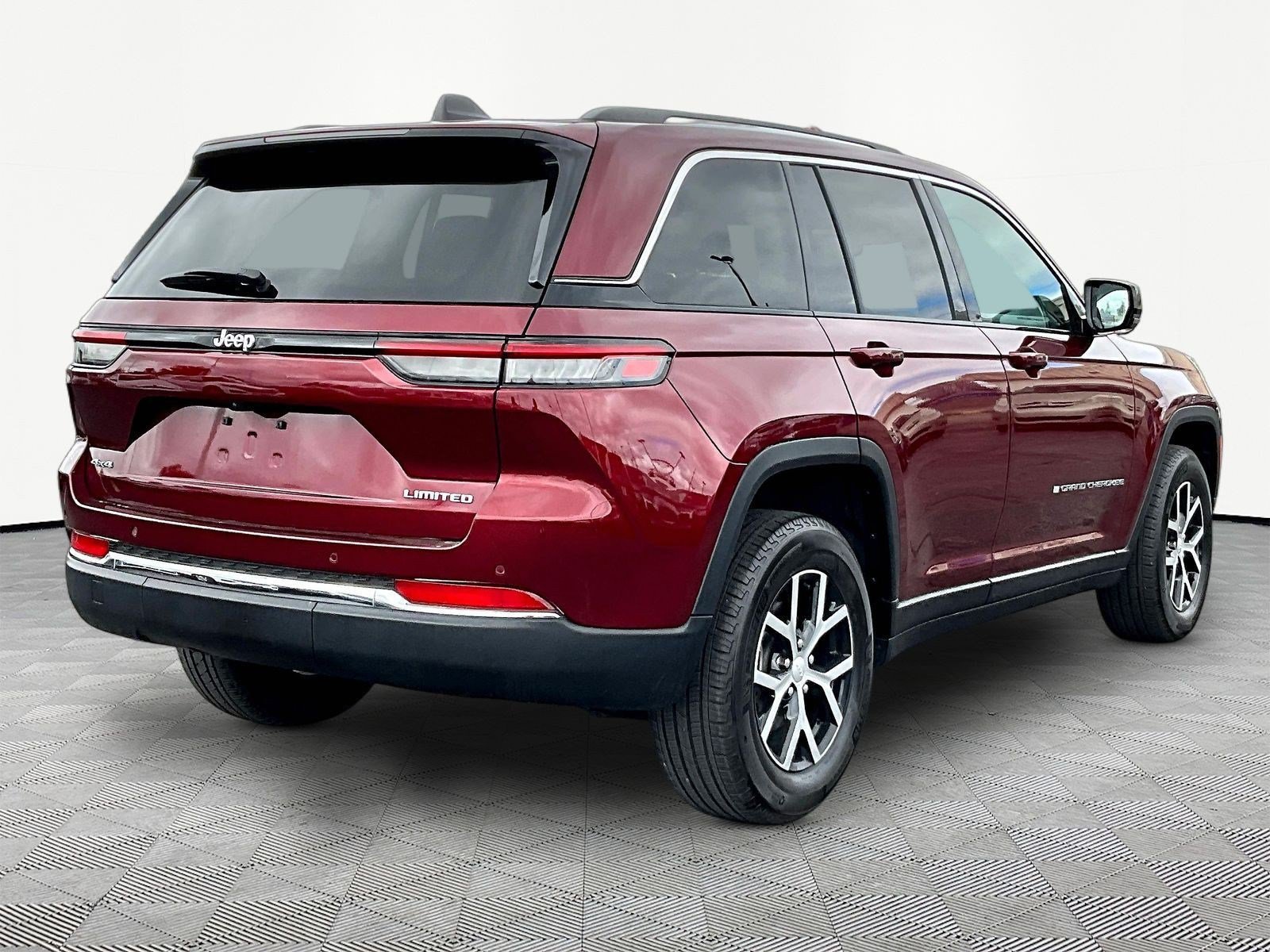 Used 2023 Jeep Grand Cherokee Limited AWD/4WD image 6